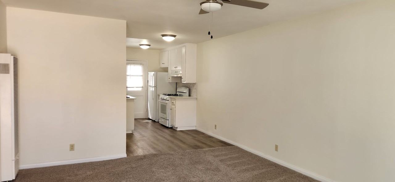 150 E Lakeshore Dr #18 - Photo 6 of 20