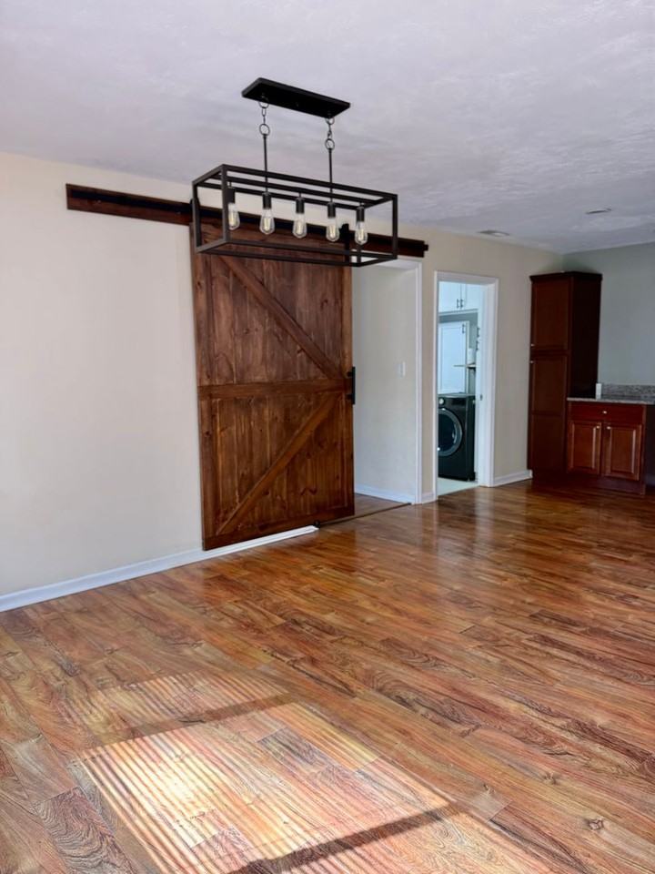 4700 Victory Rd - Photo 4 of 38