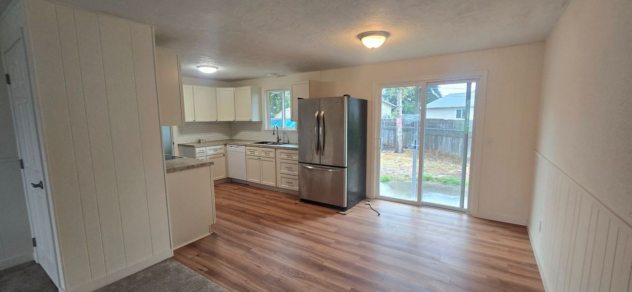 510 E Spruce St - Photo 3 of 24