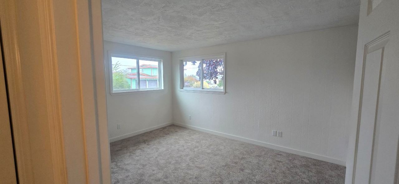 510 E Spruce St - Photo 5 of 24