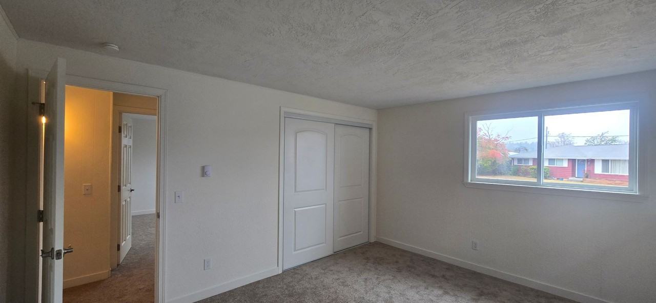 510 E Spruce St - Photo 6 of 24