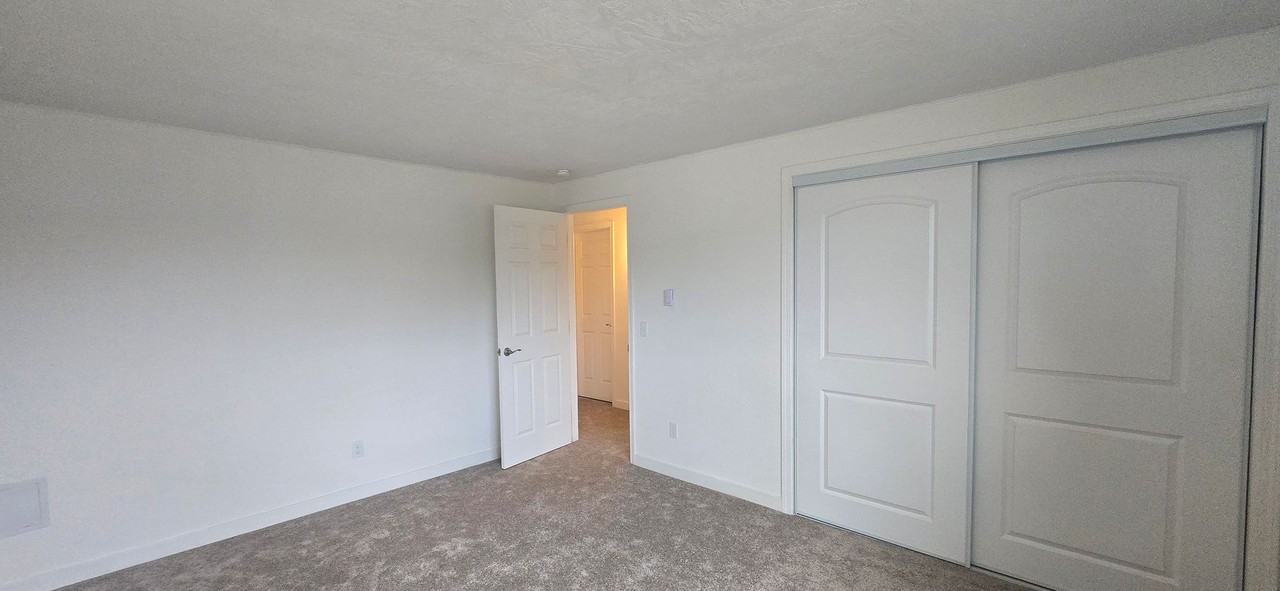 510 E Spruce St - Photo 7 of 24