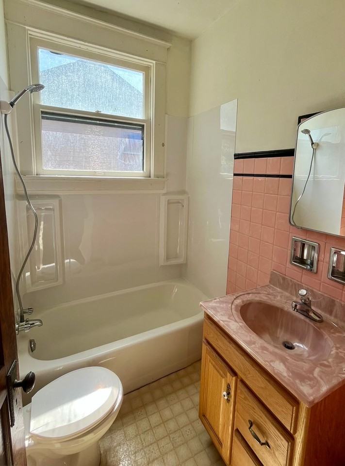 123 E 6th St - Photo 5 of 6
