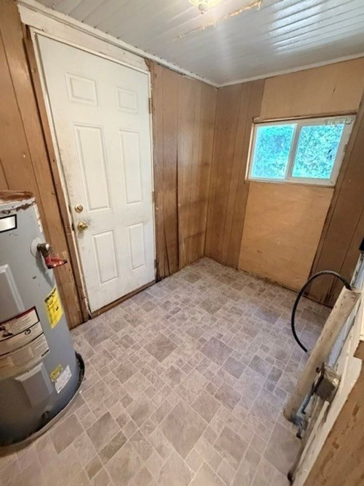 224 Sloan Ave - Photo 4 of 10