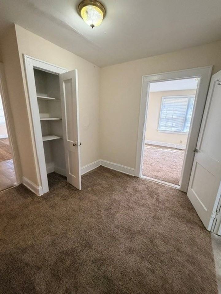 224 Sloan Ave - Photo 5 of 10