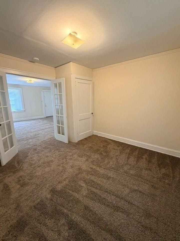 224 Sloan Ave - Photo 6 of 10
