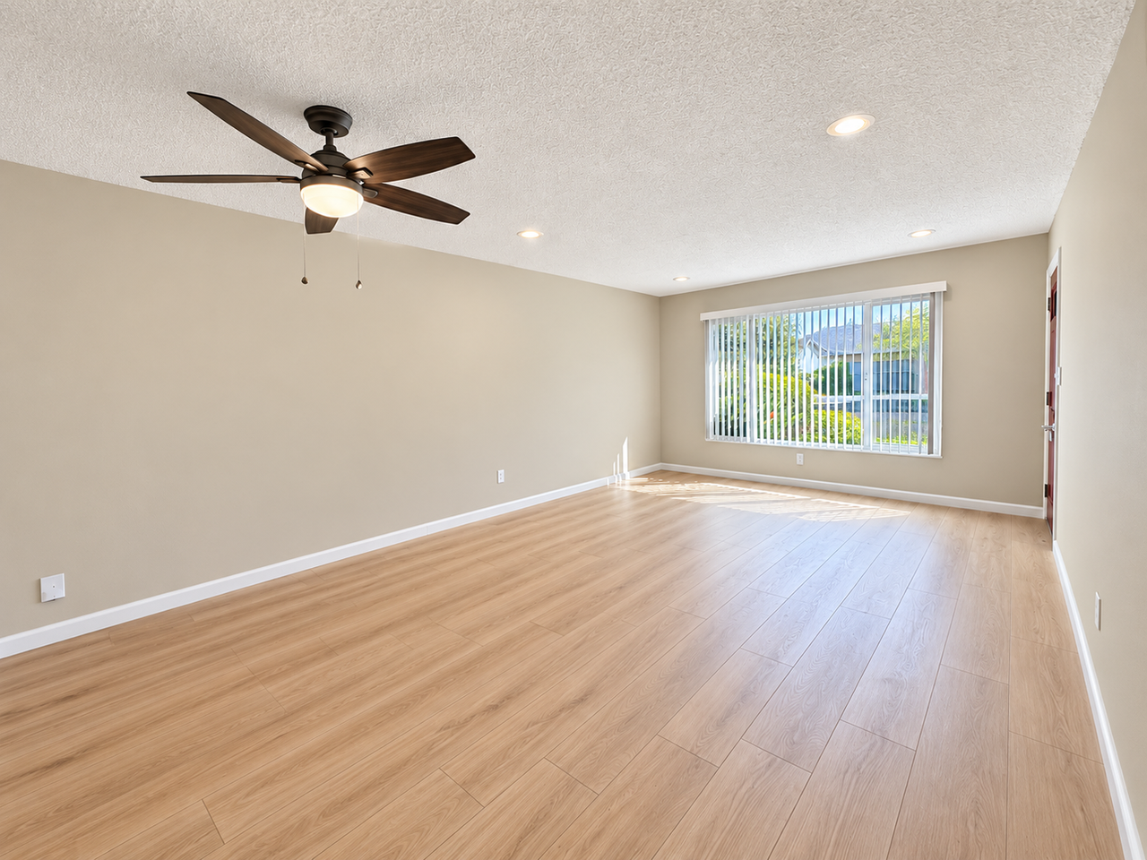 42617 Roberts Ave - Photo 3 of 14