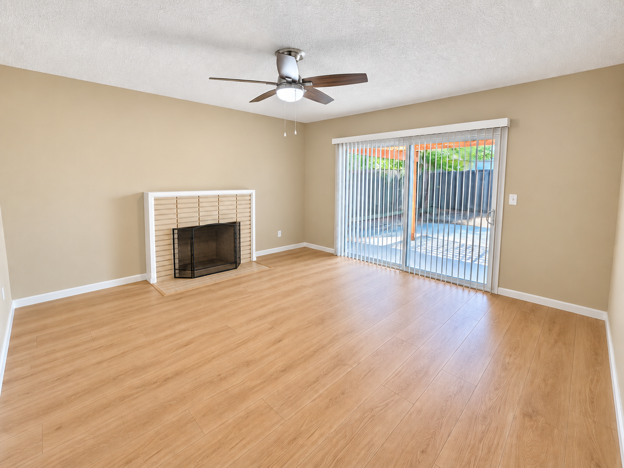42617 Roberts Ave - Photo 5 of 14