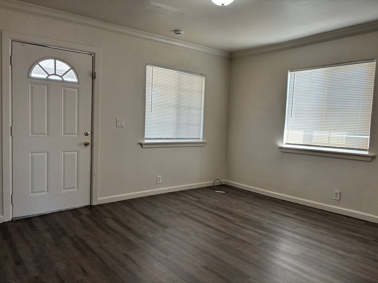 1612 E Home Ave - Photo 2 of 12