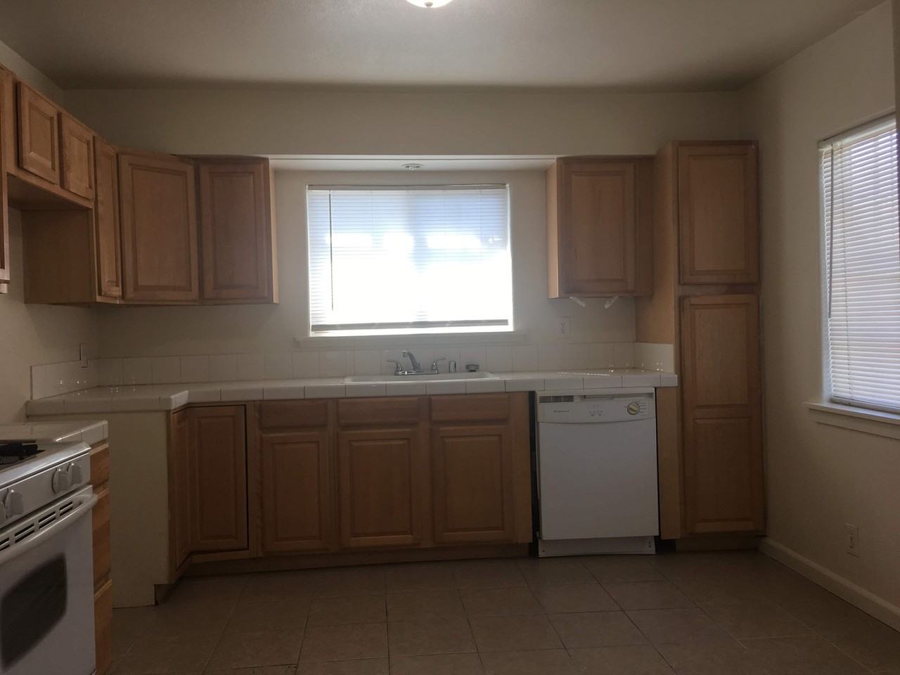 1612 E Home Ave - Photo 5 of 12