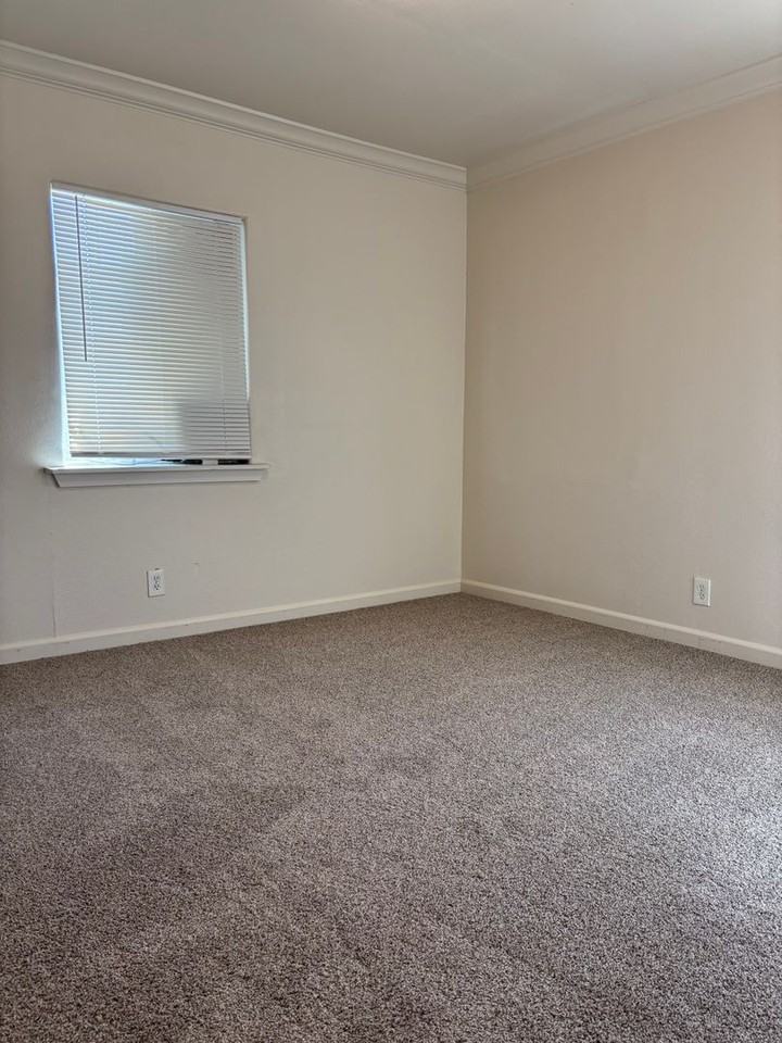 1612 E Home Ave - Photo 7 of 12