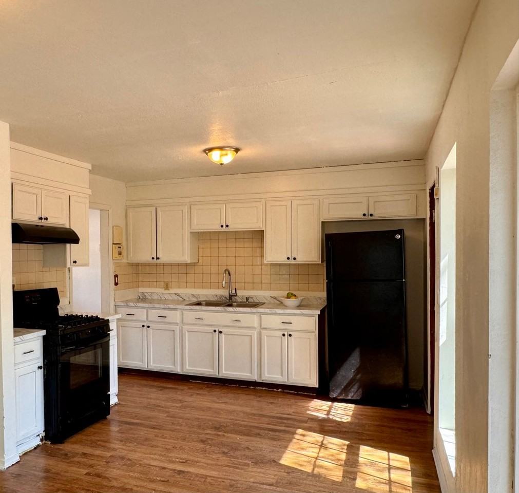 1302 Se 40th St - Photo 4 of 12