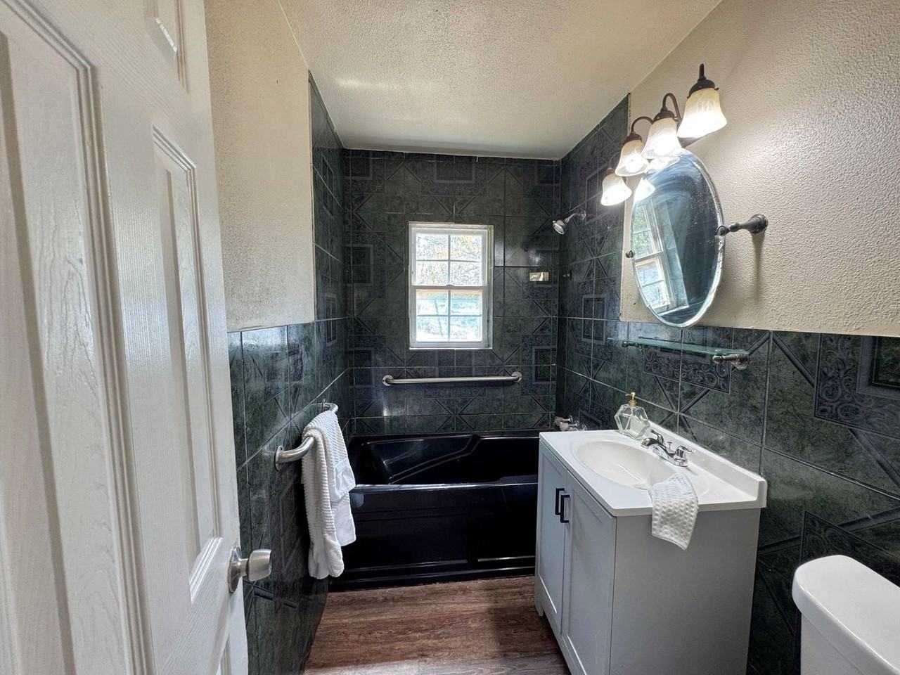 1302 Se 40th St - Photo 6 of 12