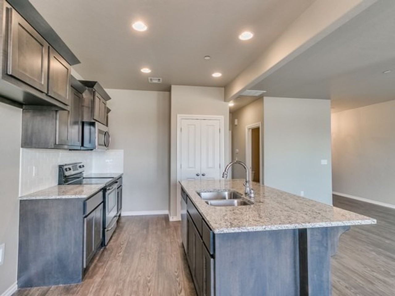 759 Sw 14th St - Photo 4 of 22