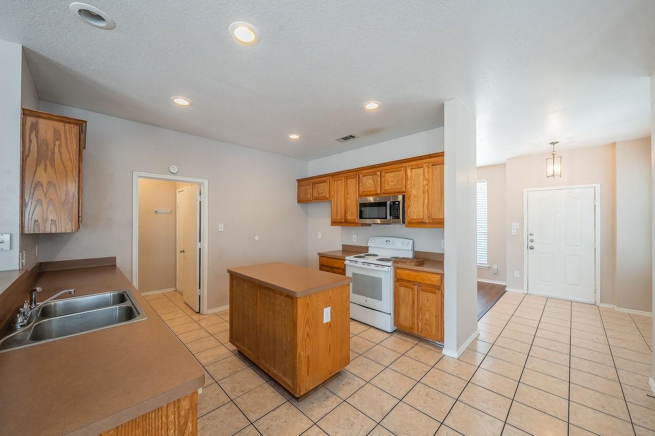 9713 Brenden Dr - Photo 6 of 40