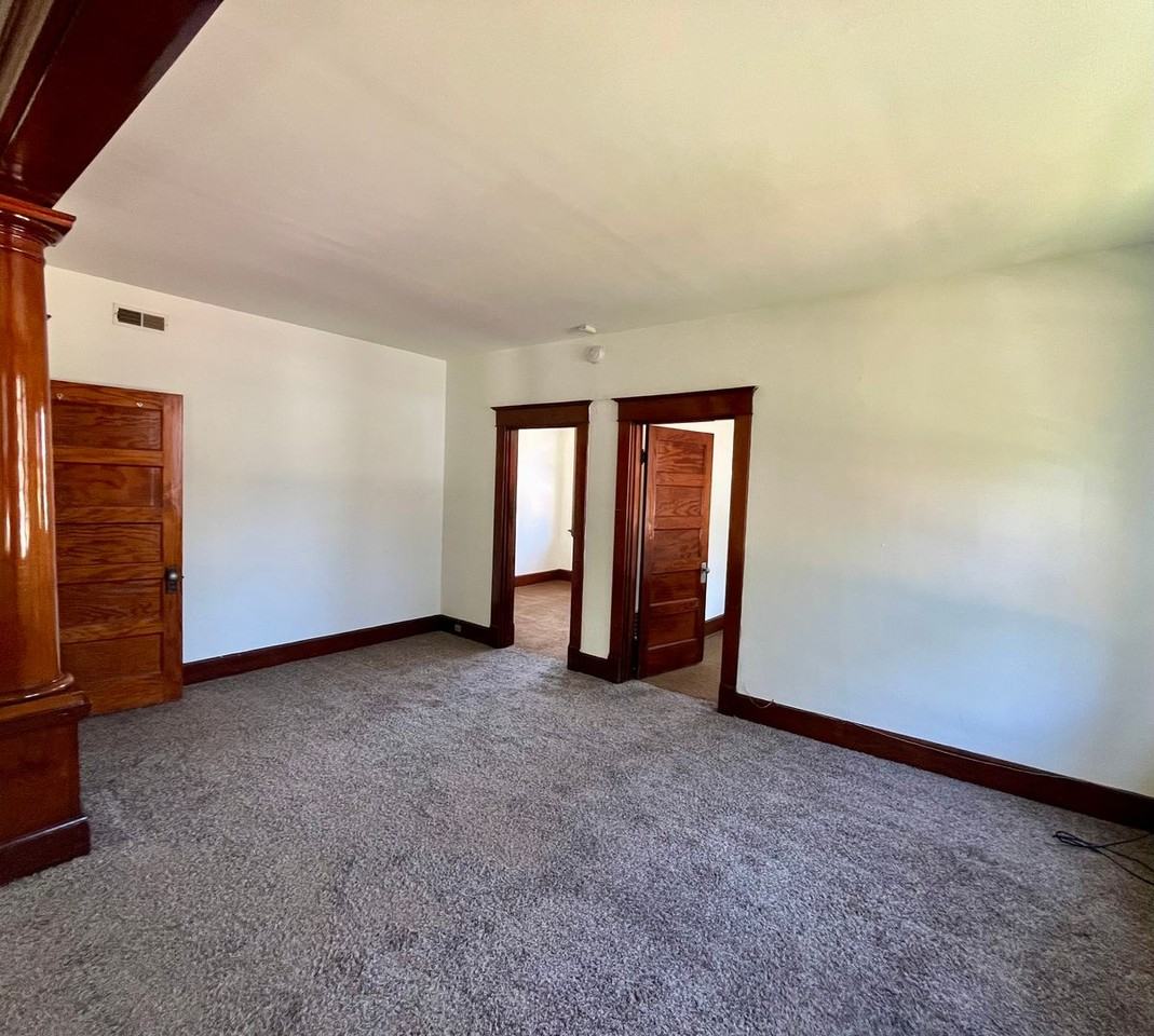 532 Easton St - Photo 2 of 7
