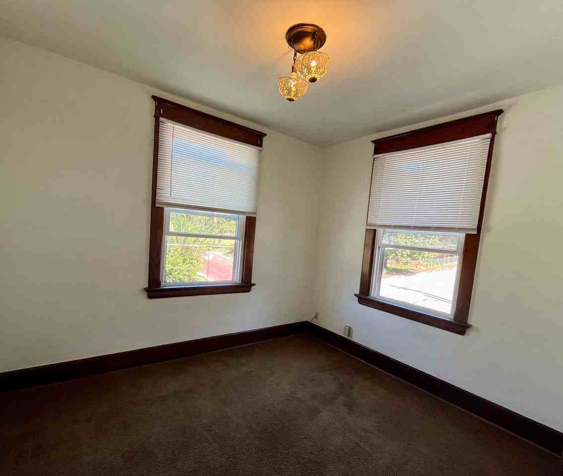532 Easton St - Photo 6 of 7