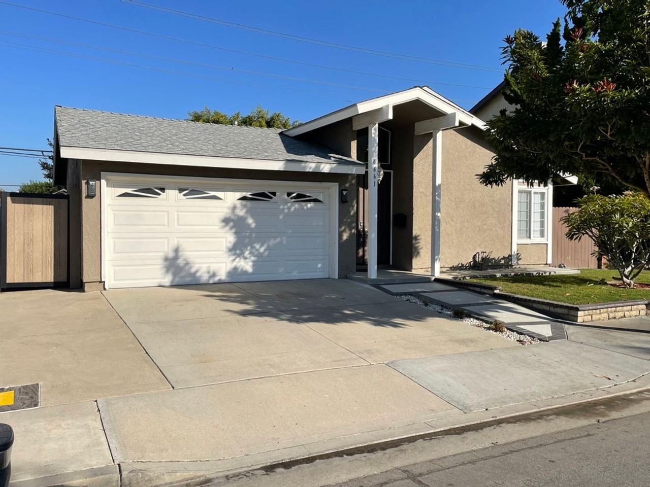 6661 Forest St - Photo 2 of 20