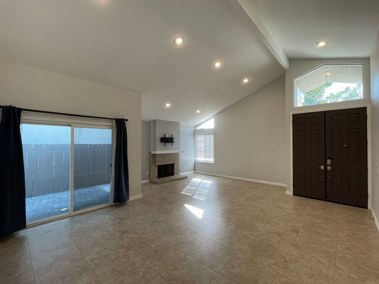 6661 Forest St - Photo 4 of 20