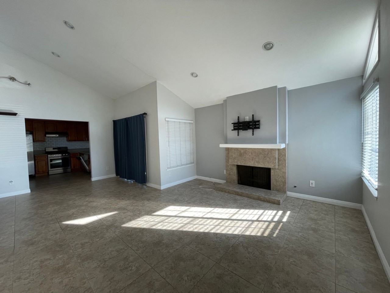 6661 Forest St - Photo 5 of 20