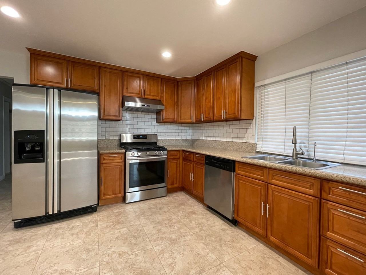6661 Forest St - Photo 7 of 20