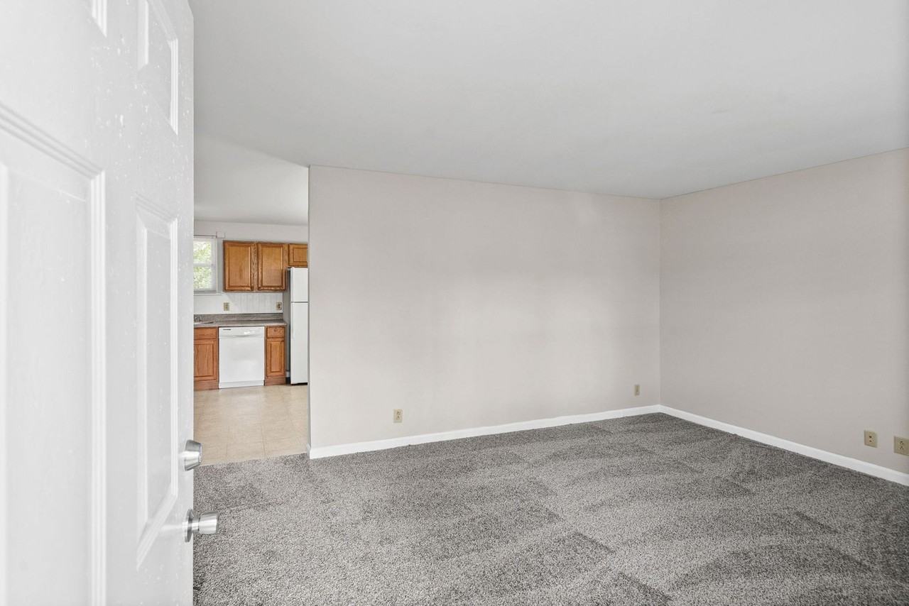 715 Ranch Hill Dr - Photo 3 of 28