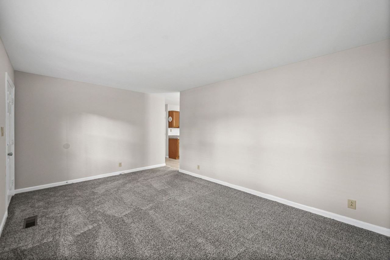 715 Ranch Hill Dr - Photo 5 of 28