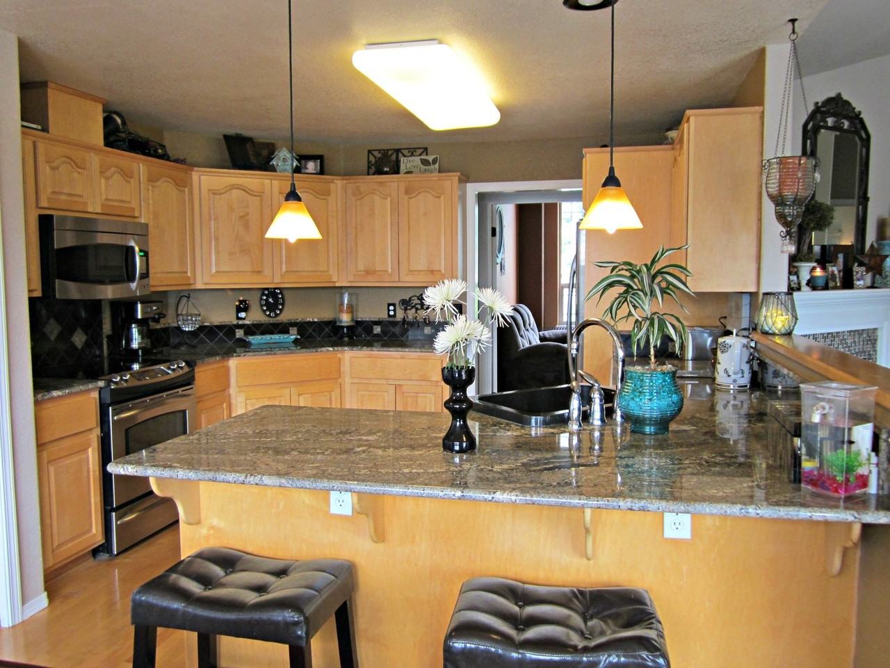 2315 Nw Witherspoon Ave - Photo 6 of 16