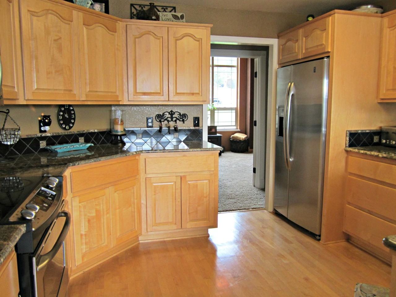 2315 Nw Witherspoon Ave - Photo 7 of 16