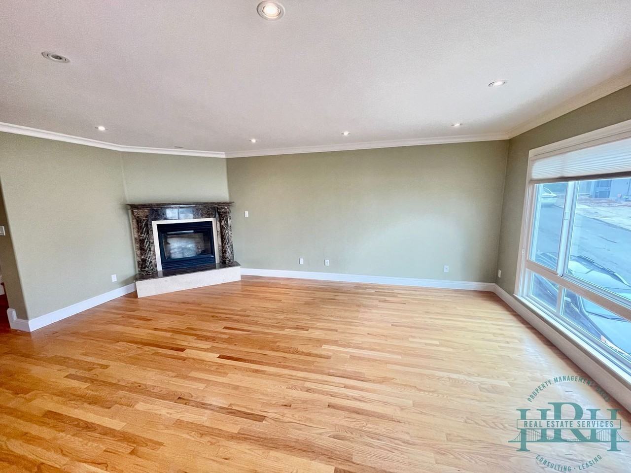 341 Molimo Dr - Photo 5 of 50