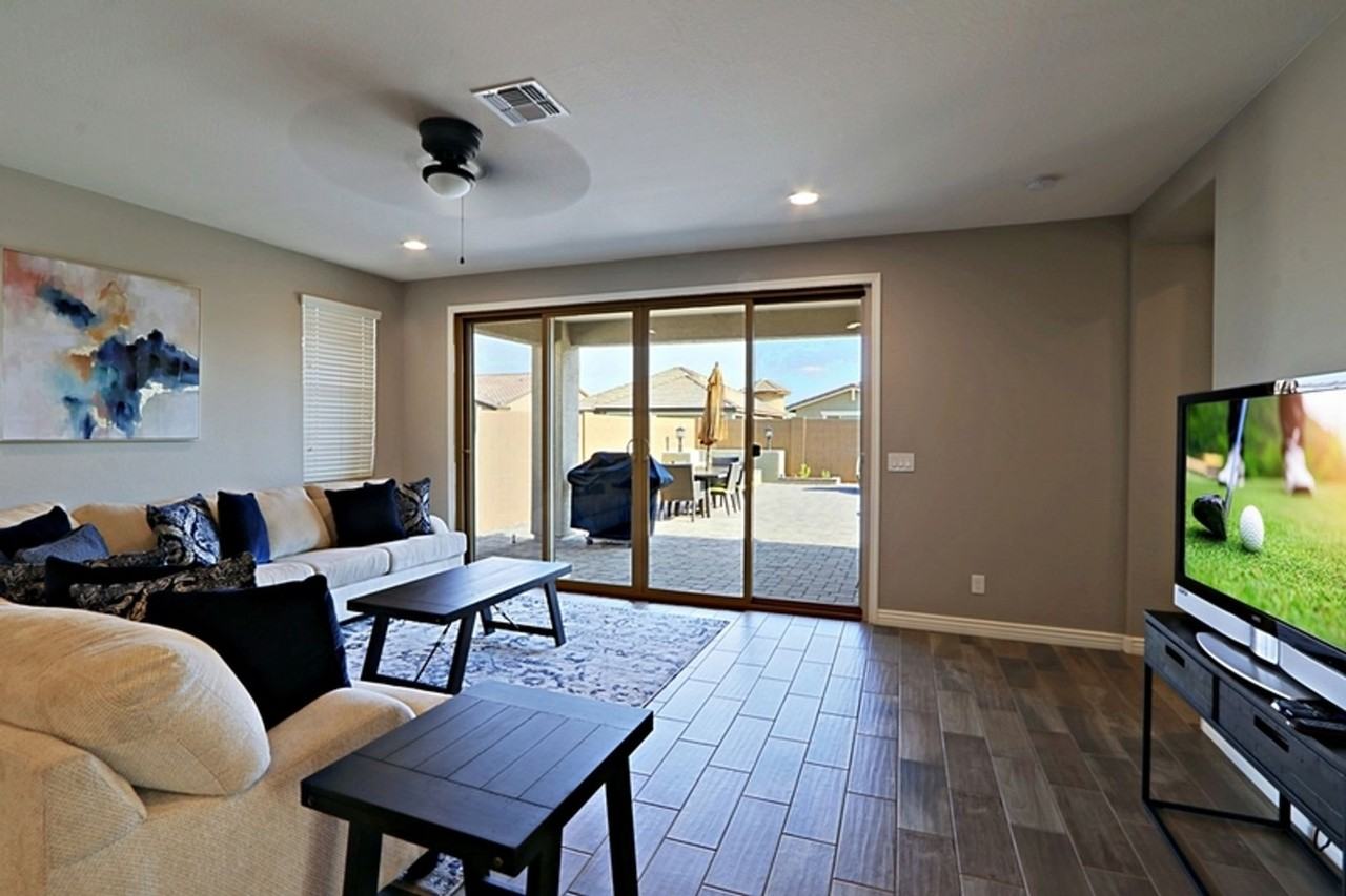 9431 W Willow Bend Ln - Photo 3 of 23