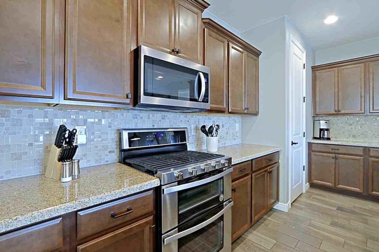 9431 W Willow Bend Ln - Photo 6 of 23