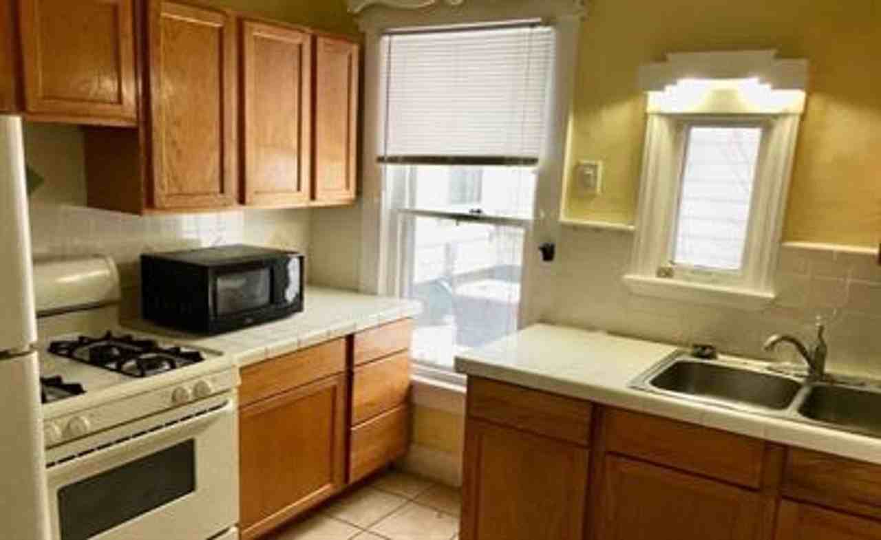 704 W Illinois St - Photo 5 of 22