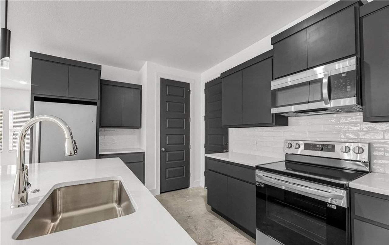 4130 Jeanne Dr - Photo 3 of 15