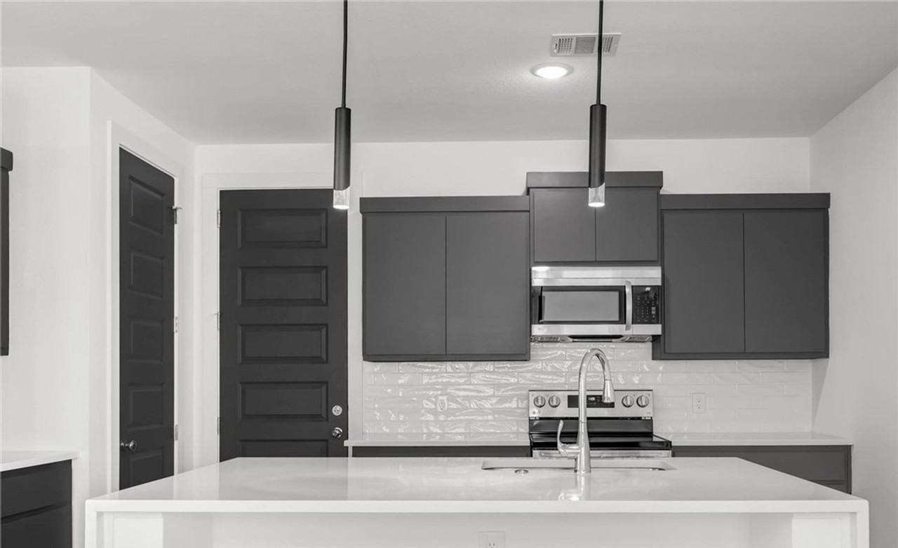 4130 Jeanne Dr - Photo 4 of 15