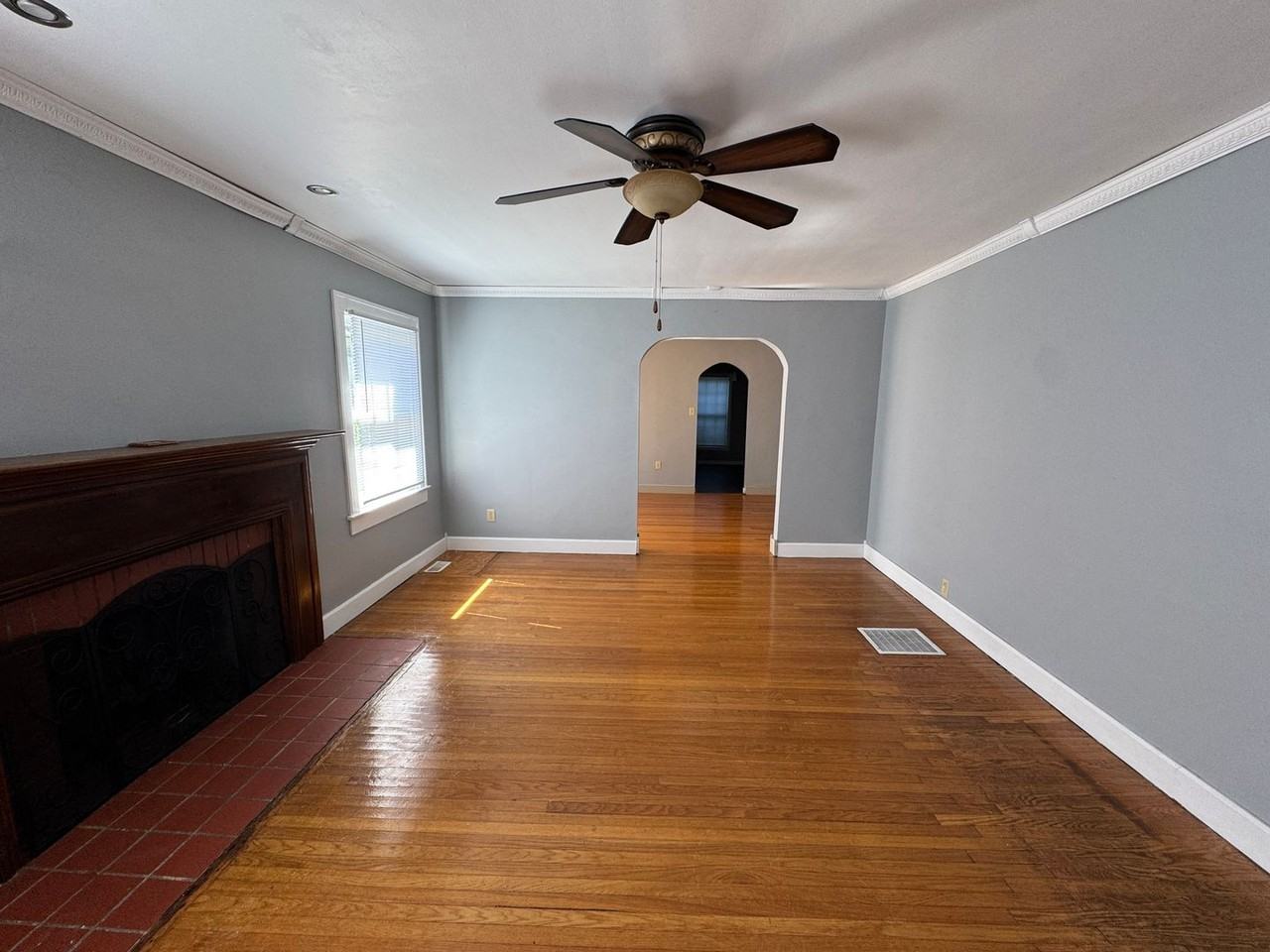 822 N Chester Ave - Photo 2 of 29