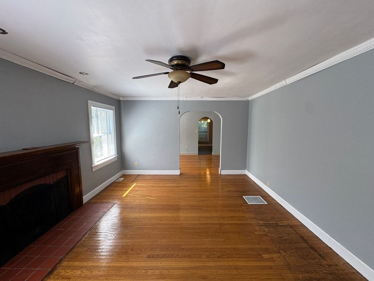 822 N Chester Ave - Photo 3 of 29