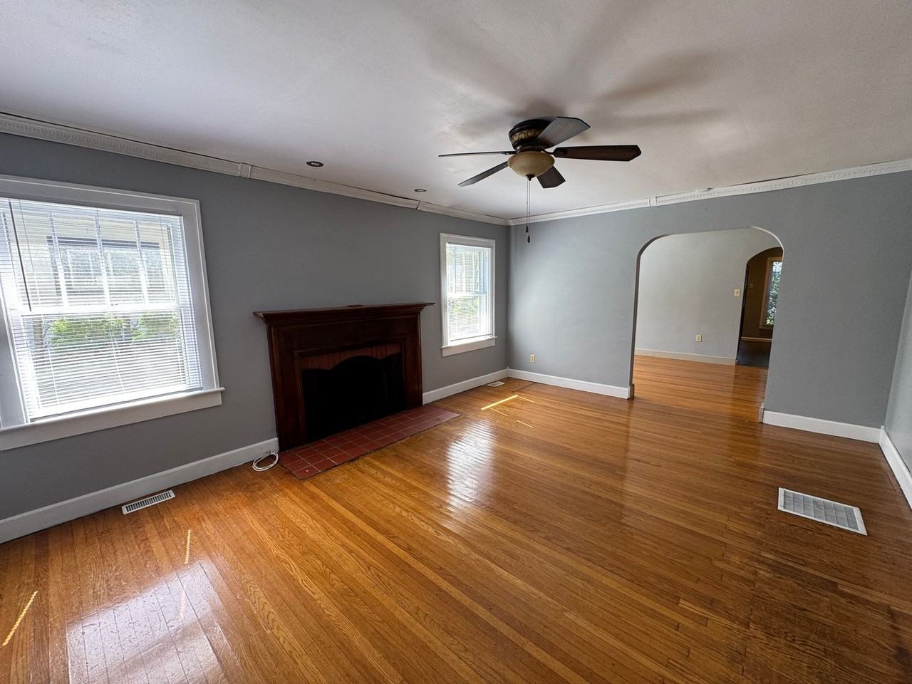 822 N Chester Ave - Photo 4 of 29