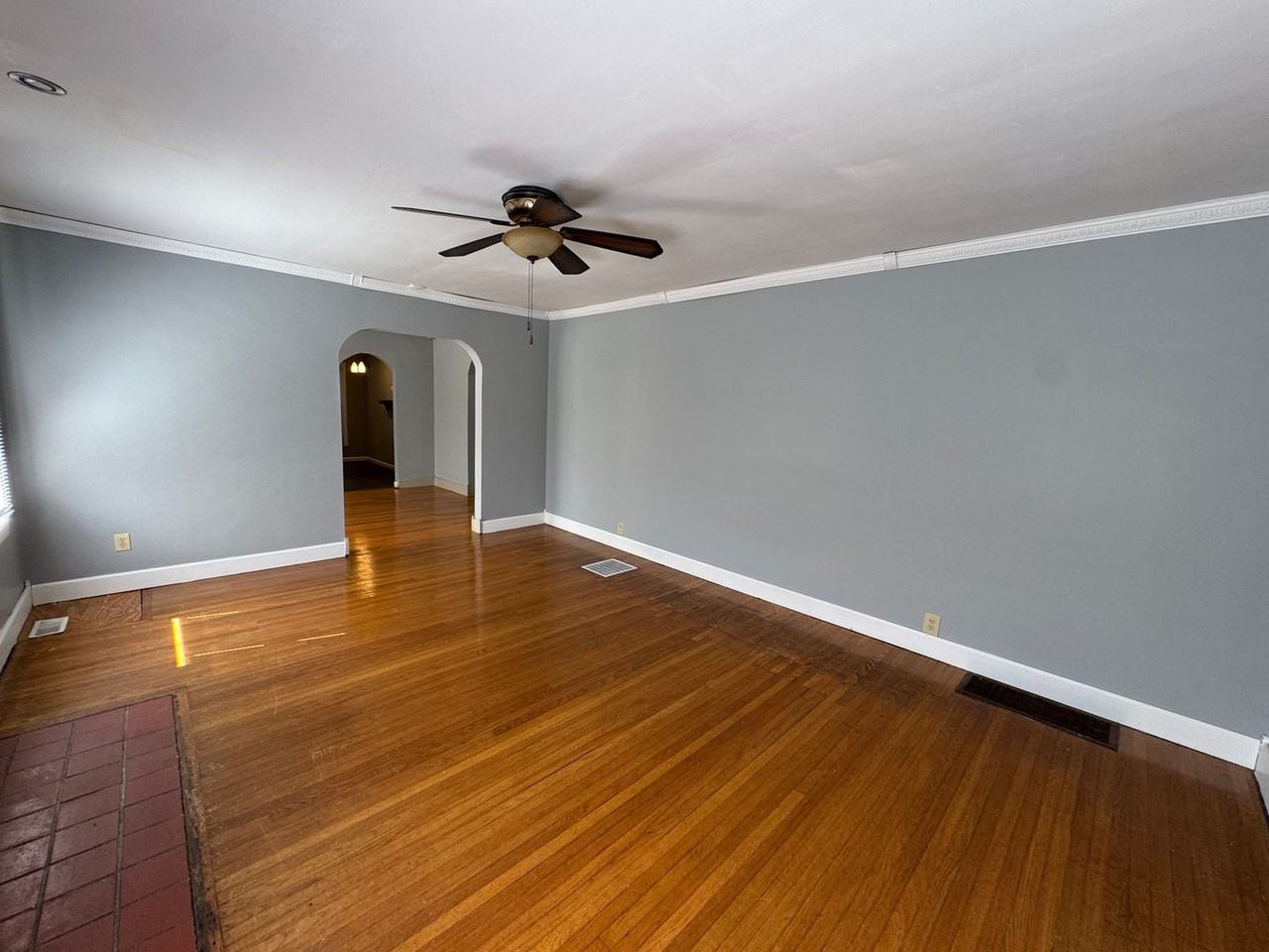 822 N Chester Ave - Photo 5 of 29