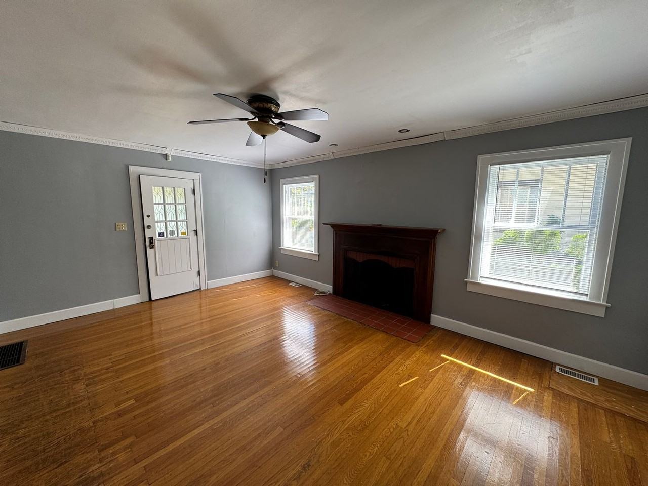 822 N Chester Ave - Photo 7 of 29
