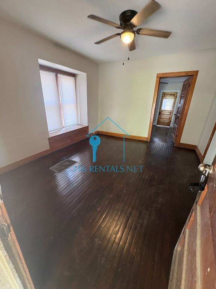 113 W 10th St - Photo 2 of 12
