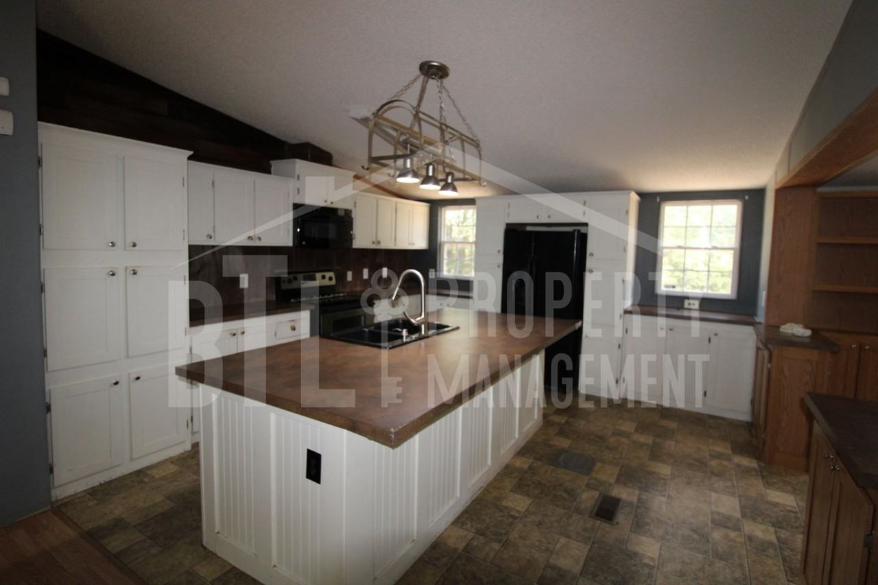 1069 Henson Dr - Photo 2 of 25