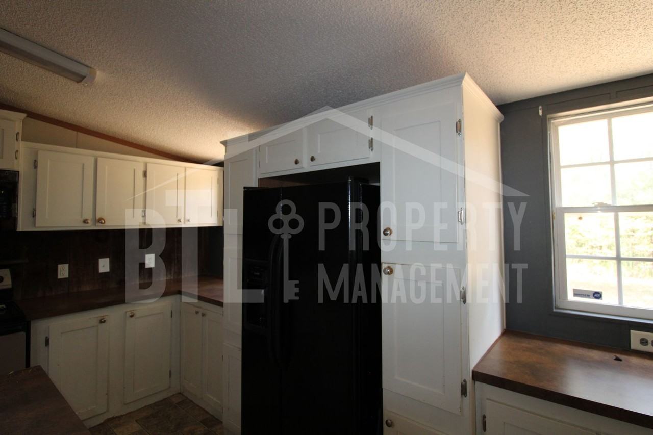 1069 Henson Dr - Photo 3 of 25