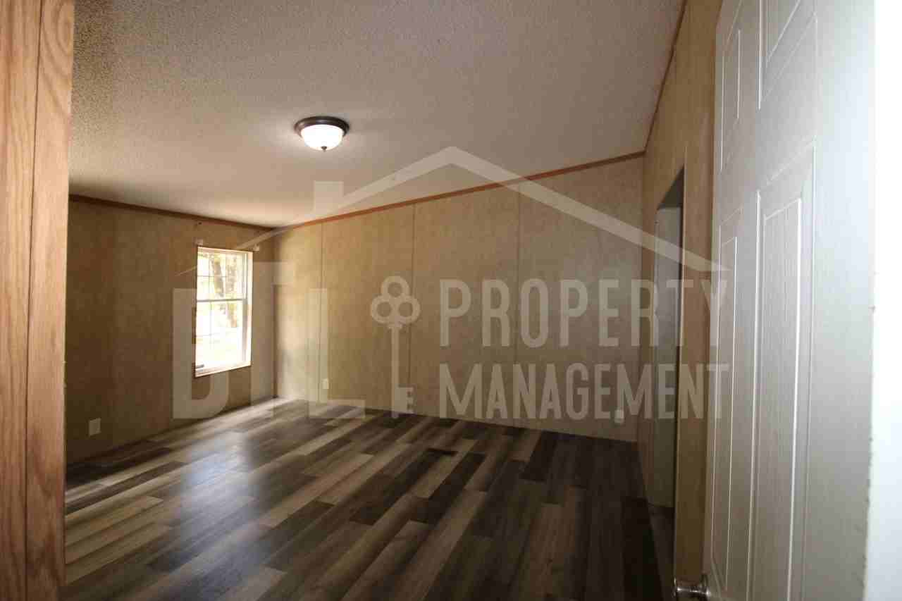 1069 Henson Dr - Photo 4 of 25