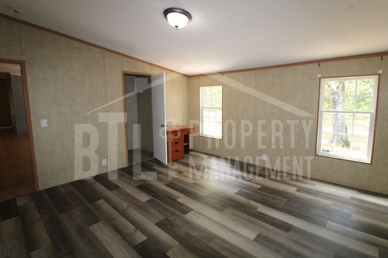 1069 Henson Dr - Photo 5 of 25
