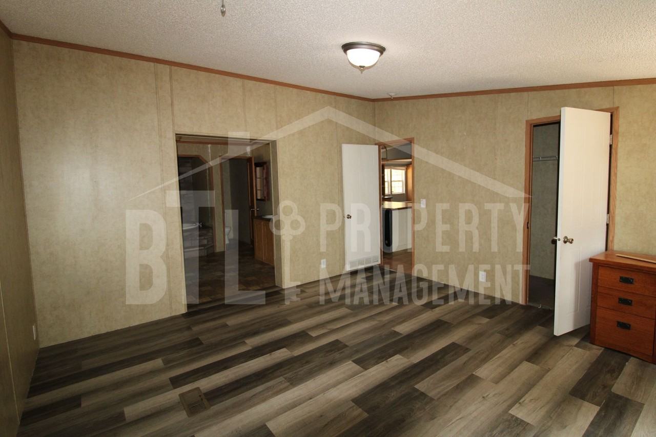 1069 Henson Dr - Photo 6 of 25