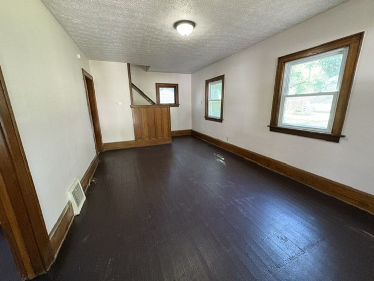 452 Allenford St - Photo 4 of 10