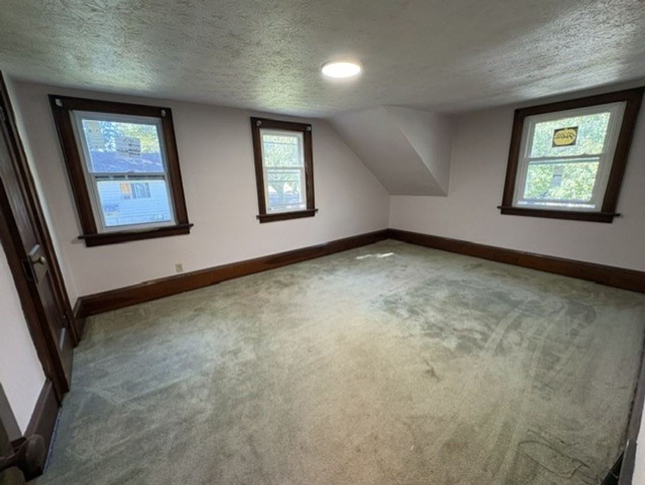 452 Allenford St - Photo 7 of 10