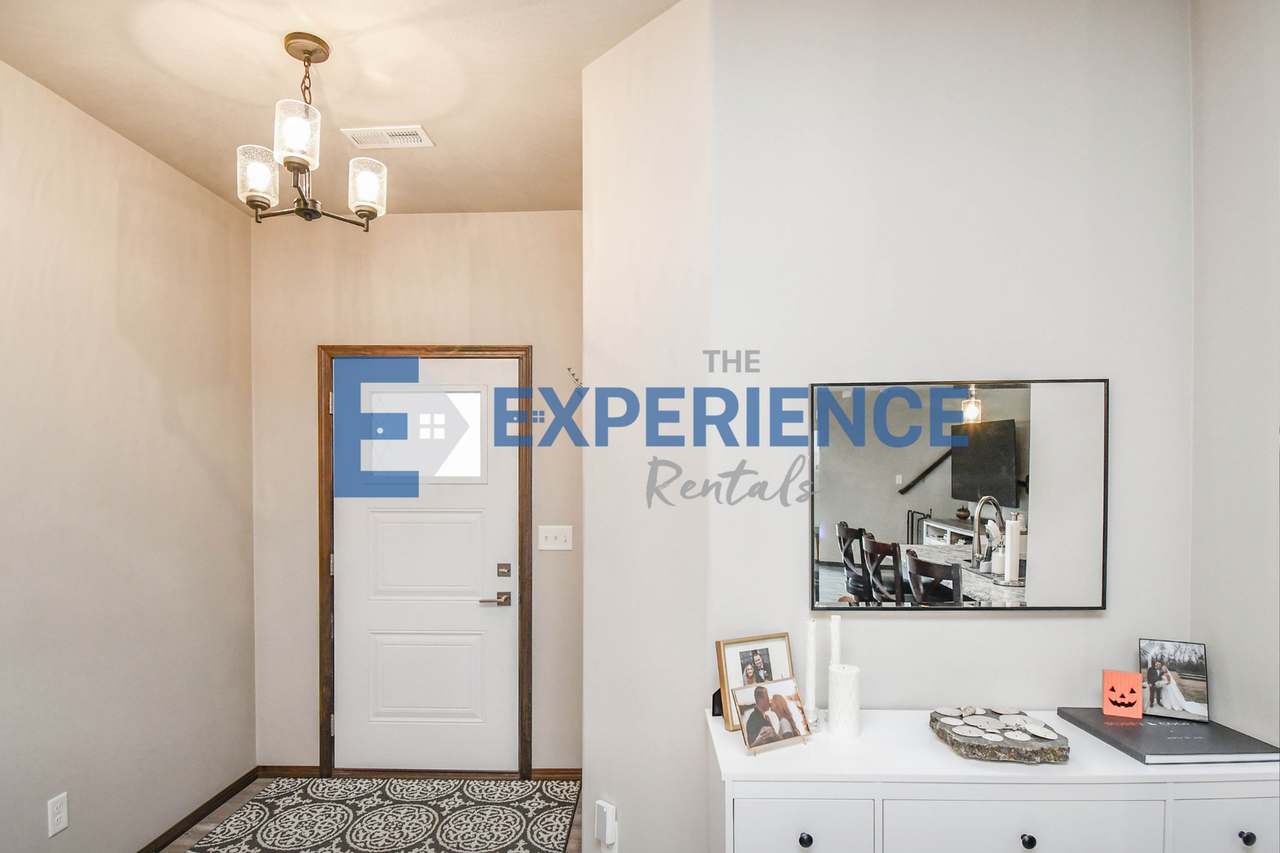 5810 S Whisper Creek Pl - Photo 2 of 41