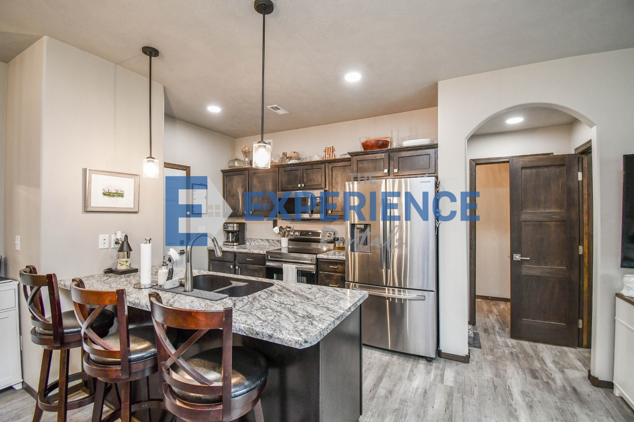 5810 S Whisper Creek Pl - Photo 5 of 41